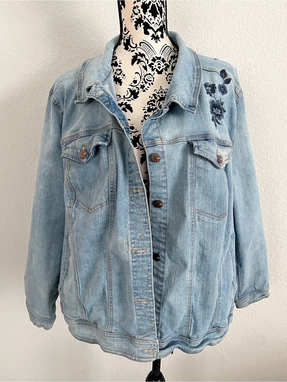 AVA & VIV 4X Floral Embroidered Denim Jacket Light Wash Plus Size